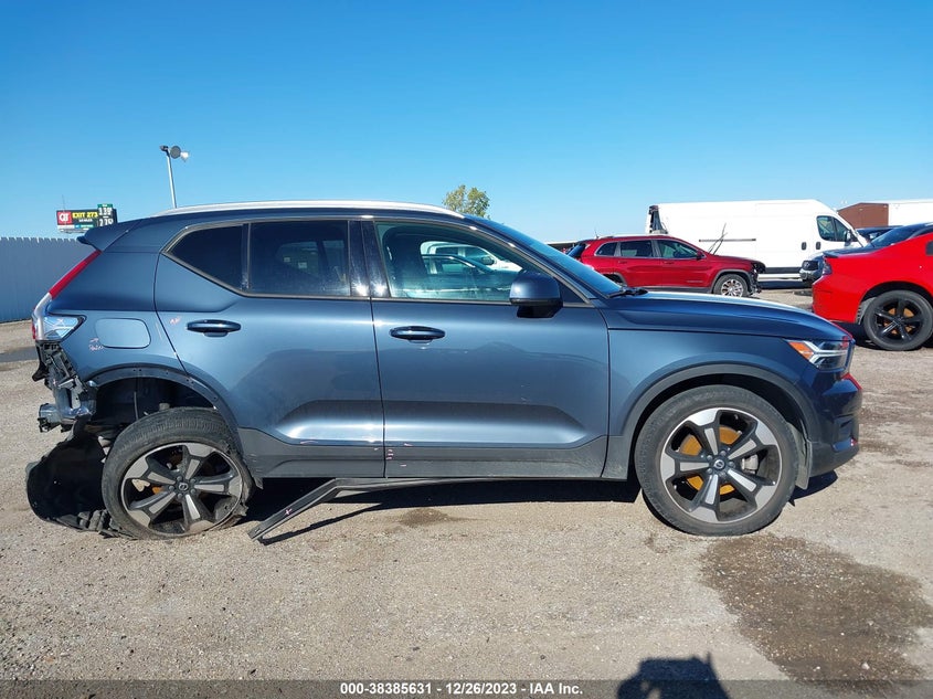 VIN YV4162UK5M2423044 2021 VOLVO XC40 T5 MOMENTUM