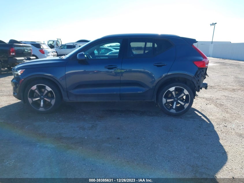 VIN YV4162UK5M2423044 2021 VOLVO XC40 T5 MOMENTUM
