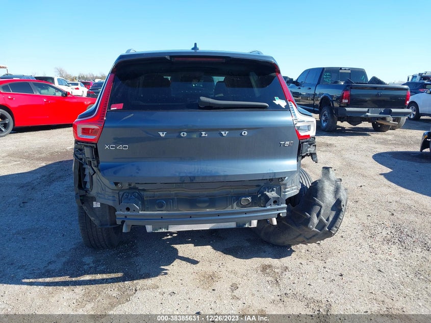 VIN YV4162UK5M2423044 2021 VOLVO XC40 T5 MOMENTUM