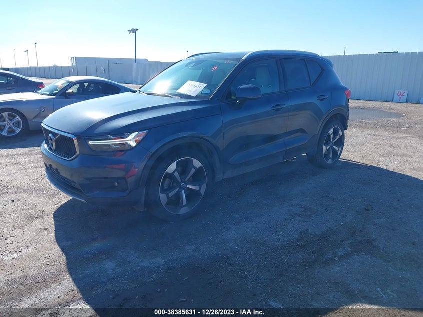 VIN YV4162UK5M2423044 2021 VOLVO XC40 T5 MOMENTUM