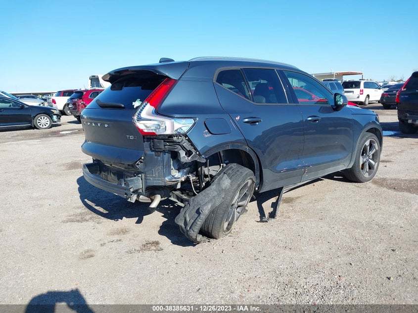 VIN YV4162UK5M2423044 2021 VOLVO XC40 T5 MOMENTUM