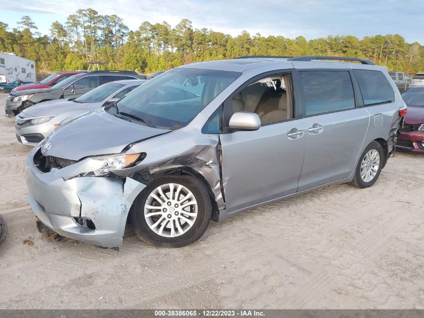 5TDYZ3DC8HS789165 2017 TOYOTA SIENNA, photo no. 2