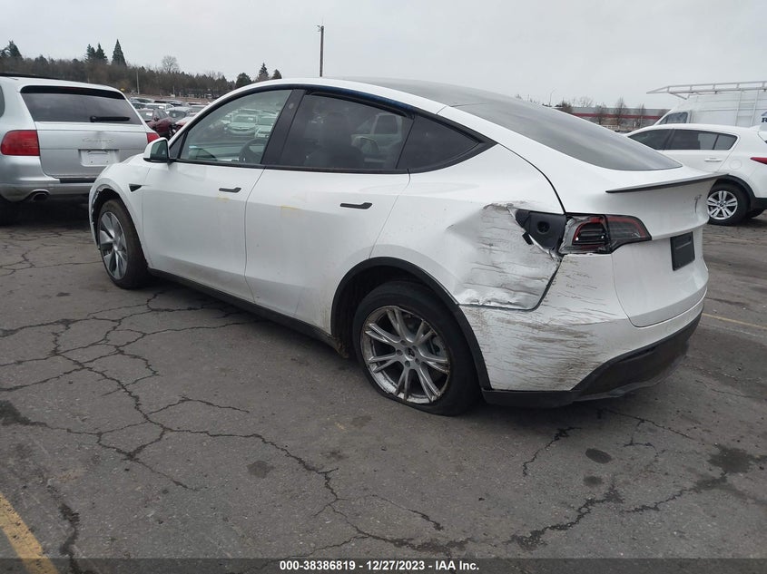 VIN 7SAYGDEE9PF631533 2023 TESLA MODEL Y