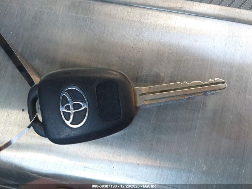 2014 TOYOTA RAV4 LE - JTMZFREV0EJ011080