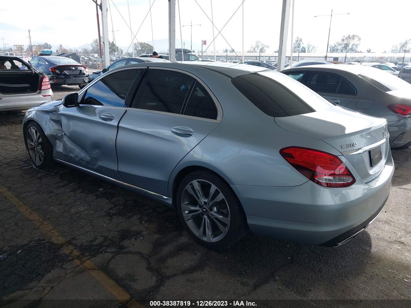 VIN 55SWF4JB7HU220148 2017 MERCEDES-BENZ C 300 300