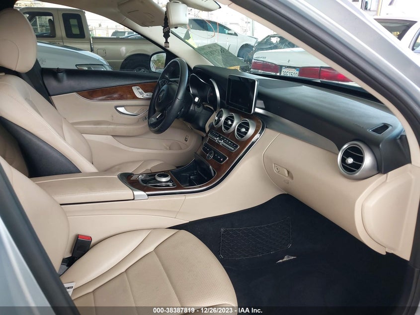 VIN 55SWF4JB7HU220148 2017 MERCEDES-BENZ C 300 300