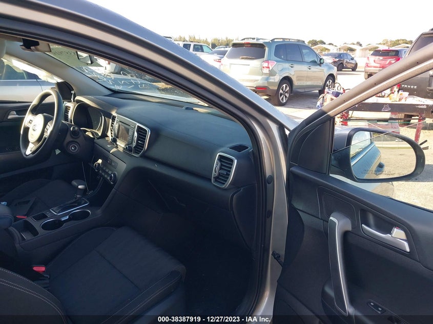 VIN KNDPM3AC9K7620224 2019 KIA SPORTAGE LX