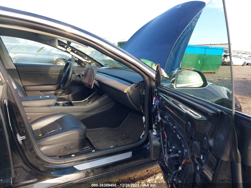 VIN 5YJ3E1EB6JF082365 2018 TESLA MODEL 3