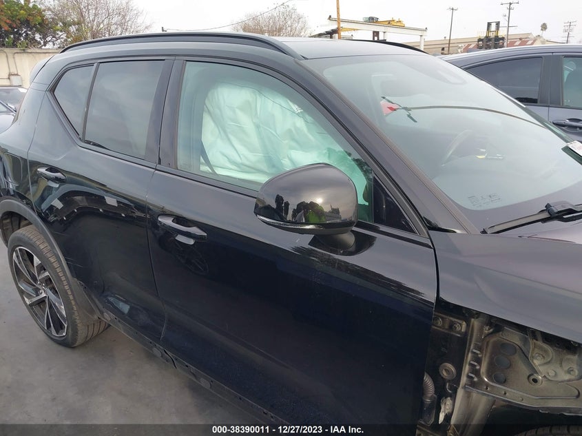 VIN YV4162UM3M2611434 2021 VOLVO XC40 T5 R-DESIGN