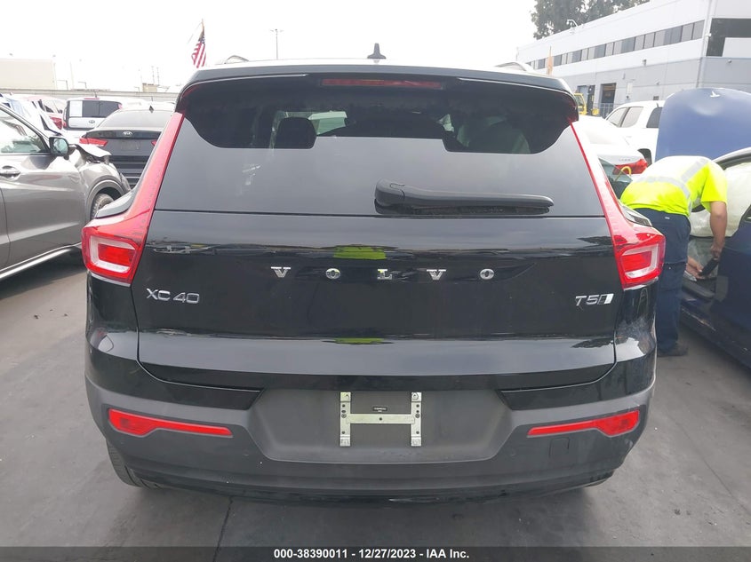 VIN YV4162UM3M2611434 2021 VOLVO XC40 T5 R-DESIGN