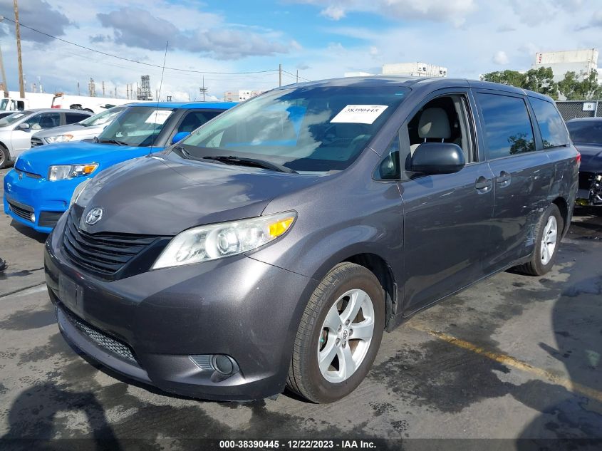 5TDZK3DC8DS282026 2013 TOYOTA SIENNA - Image 2