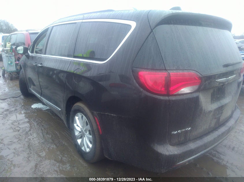 VIN 2C4RC1BG7JR132890 2018 CHRYSLER PACIFICA TOURING L