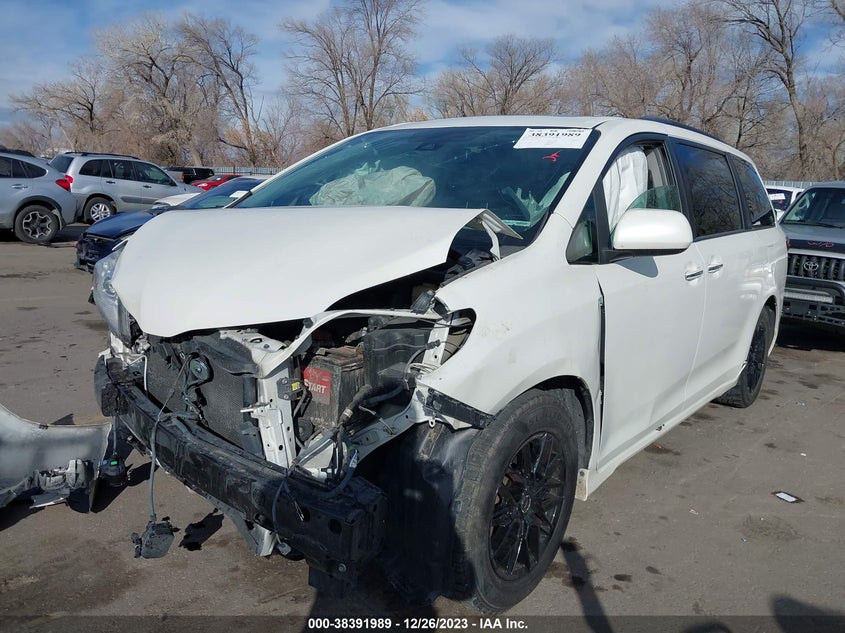 VIN 5TDYZ3DC1JS916635 2018 TOYOTA SIENNA XLE PREMIUM 8 PASSENGER