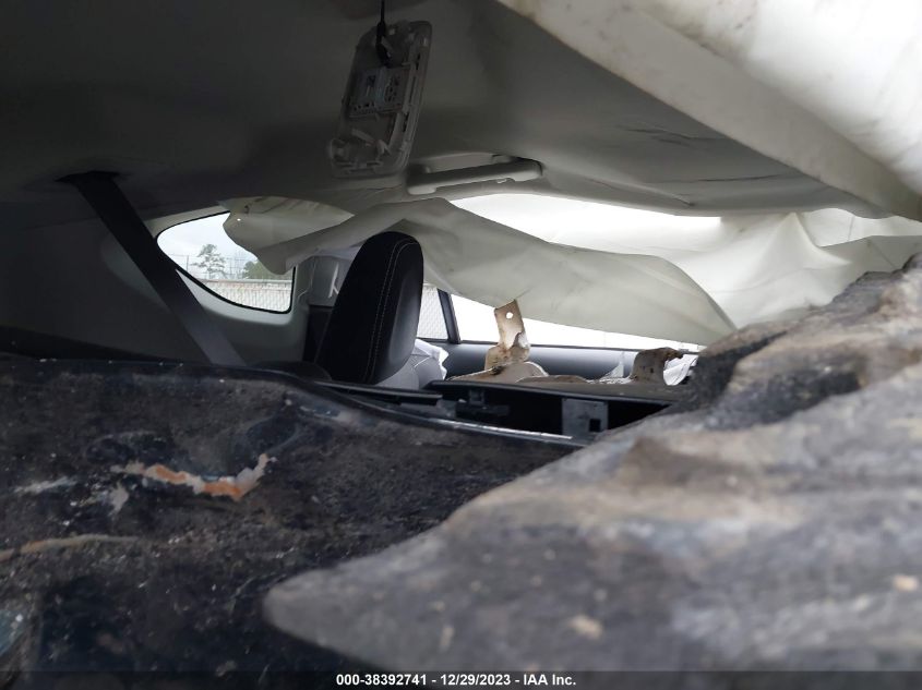 2018 TOYOTA RAV4 ADVENTURE/XLE - JTMWFREV7JJ723289