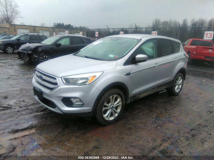 VIN 1FMCU9GD6HUB19136 2017 FORD ESCAPE SE