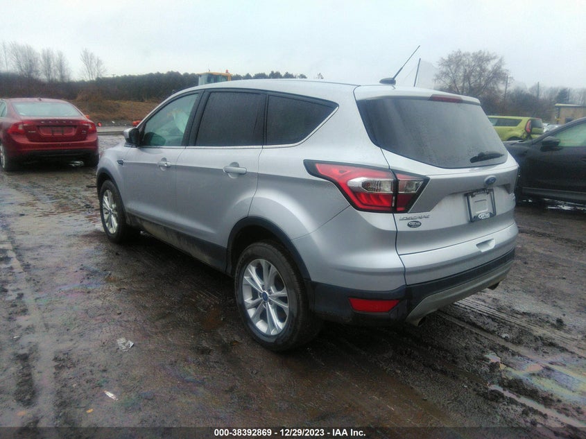 VIN 1FMCU9GD6HUB19136 2017 FORD ESCAPE SE