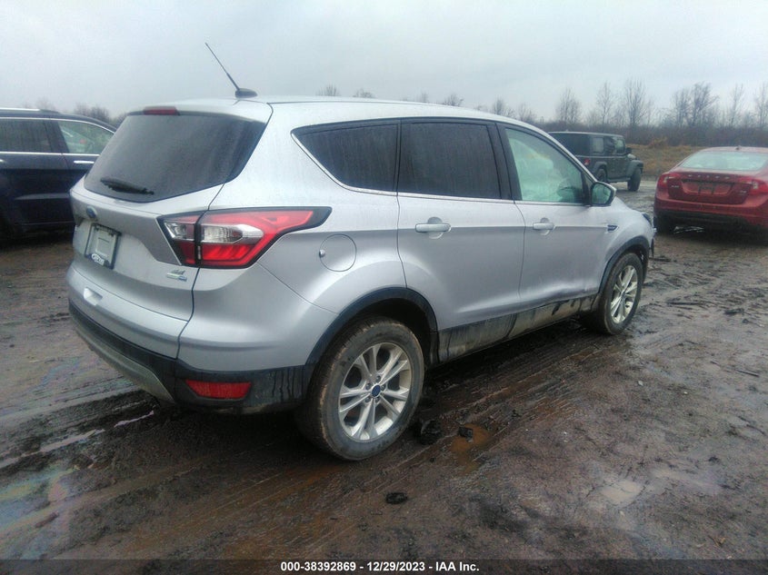 VIN 1FMCU9GD6HUB19136 2017 FORD ESCAPE SE