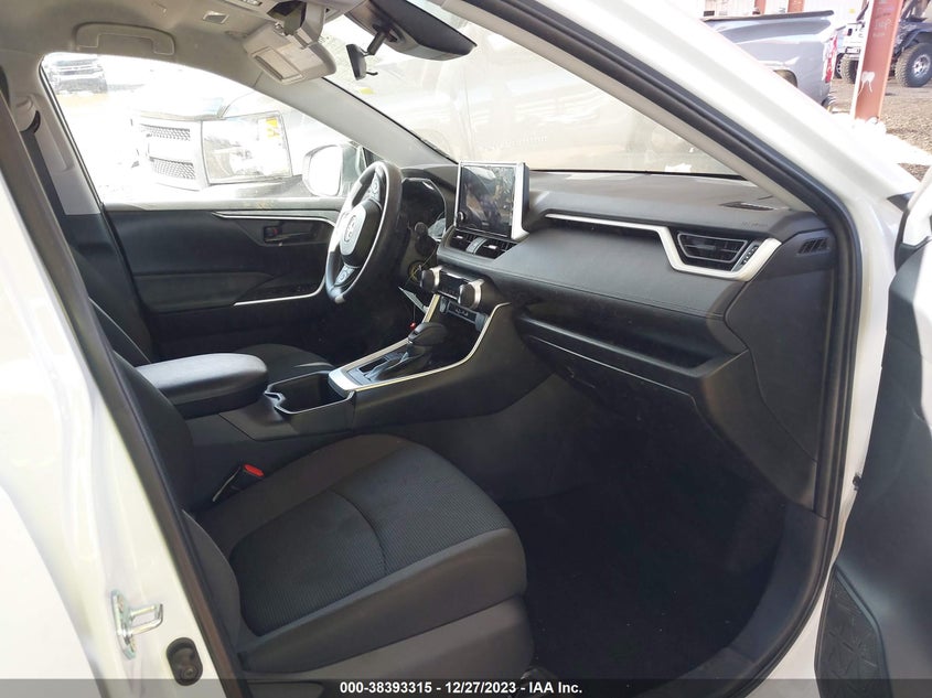 VIN 2T3H1RFV2PW261269 2023 TOYOTA RAV4 LE