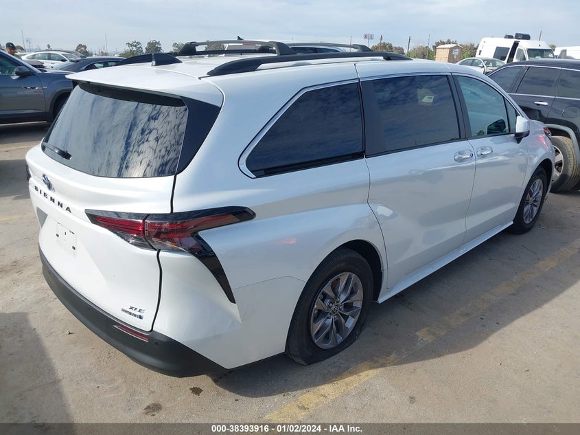VIN 5TDYRKEC5PS143718 2023 TOYOTA SIENNA XLE