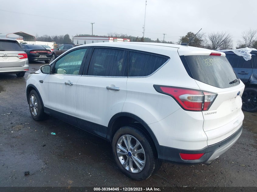 VIN 1FMCU9GD7HUB25589 2017 FORD ESCAPE SE