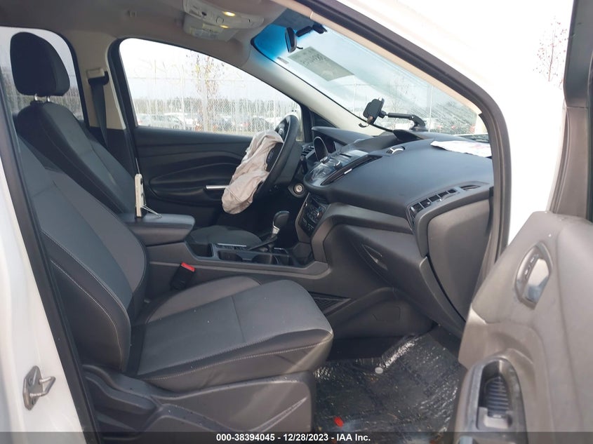 VIN 1FMCU9GD7HUB25589 2017 FORD ESCAPE SE