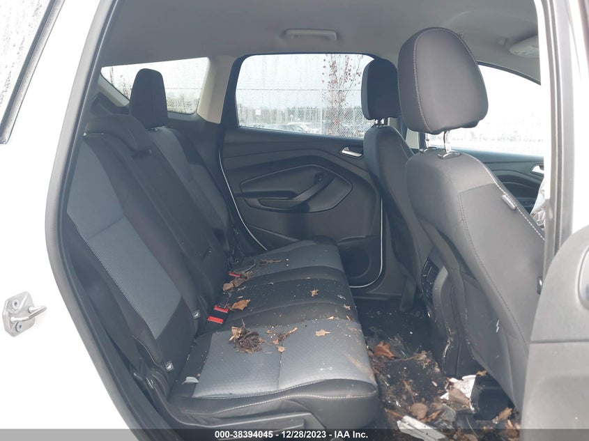 VIN 1FMCU9GD7HUB25589 2017 FORD ESCAPE SE