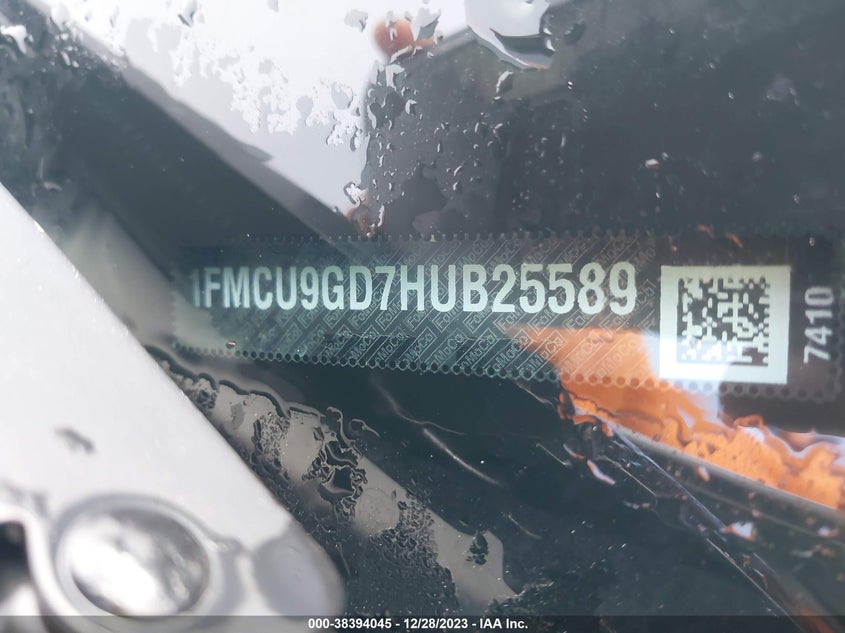 VIN 1FMCU9GD7HUB25589 2017 FORD ESCAPE SE