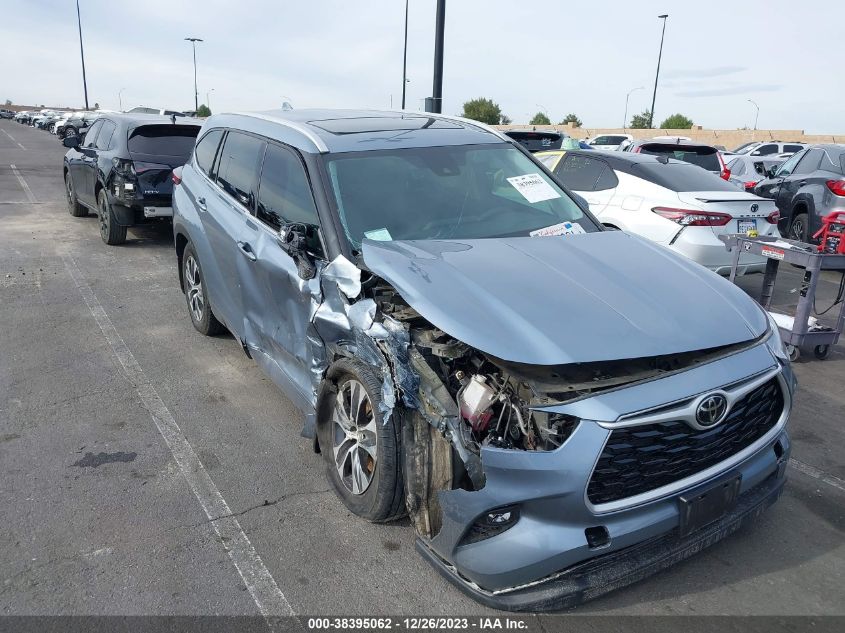 2022 TOYOTA HIGHLANDER XLE - 5TDHZRAH4NS121281