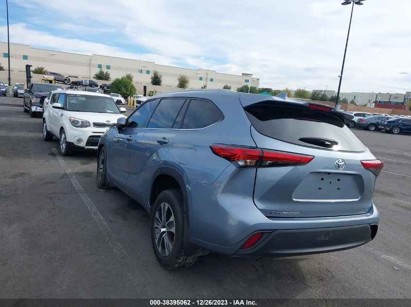 2022 TOYOTA HIGHLANDER XLE - 5TDHZRAH4NS121281