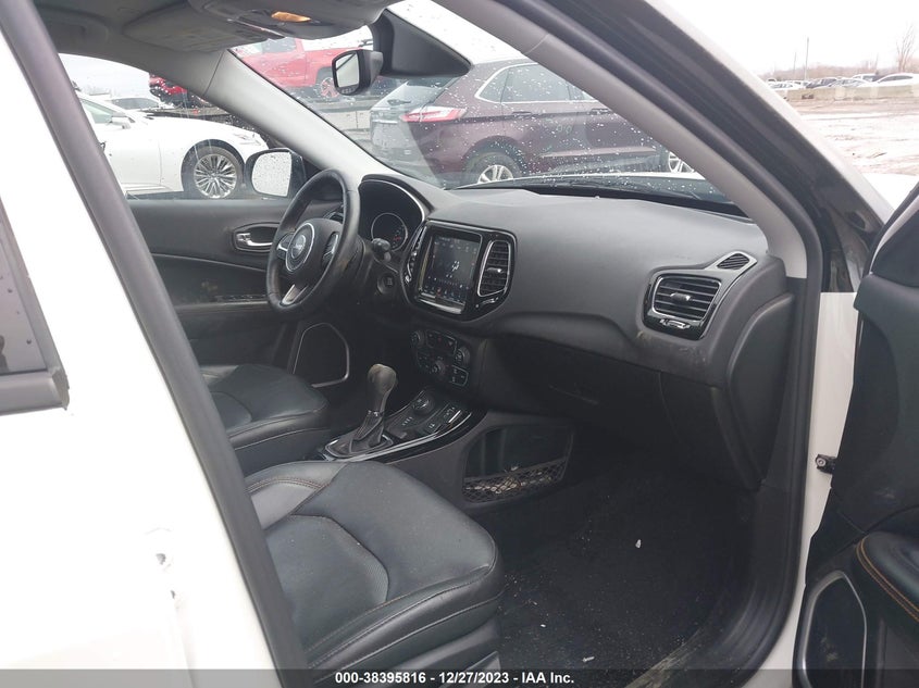 VIN 3C4NJDCB1JT372748 2018 JEEP COMPASS LIMITED