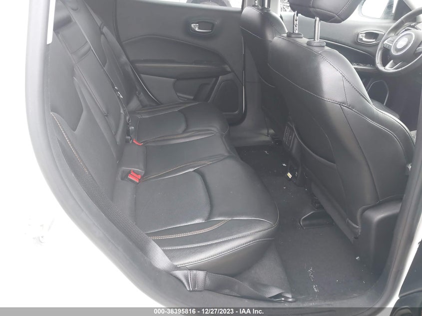 VIN 3C4NJDCB1JT372748 2018 JEEP COMPASS LIMITED