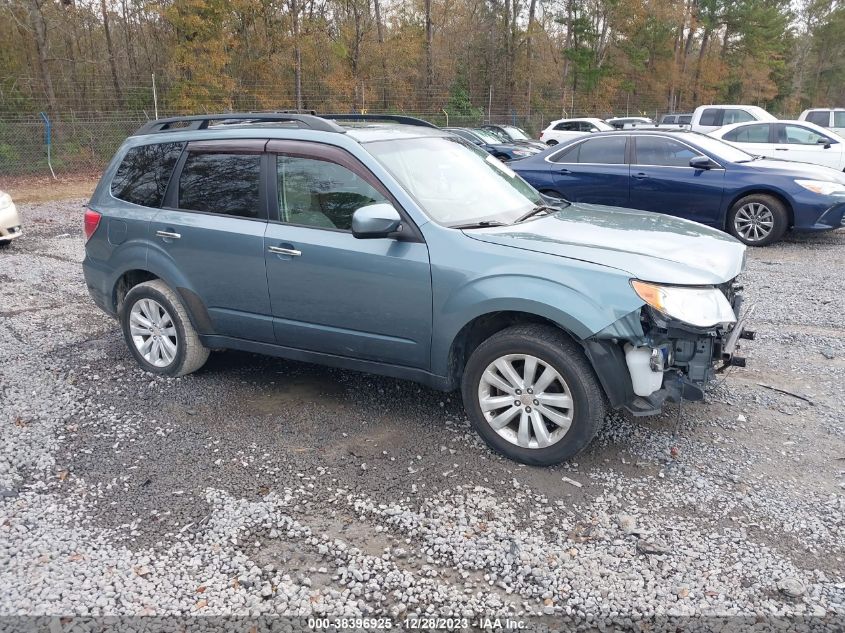 2013 SUBARU FORESTER 2.5X PREMIUM - JF2SHADC1DG443820