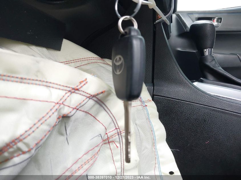 2018 TOYOTA COROLLA SE - 5YFBURHE5JP797001