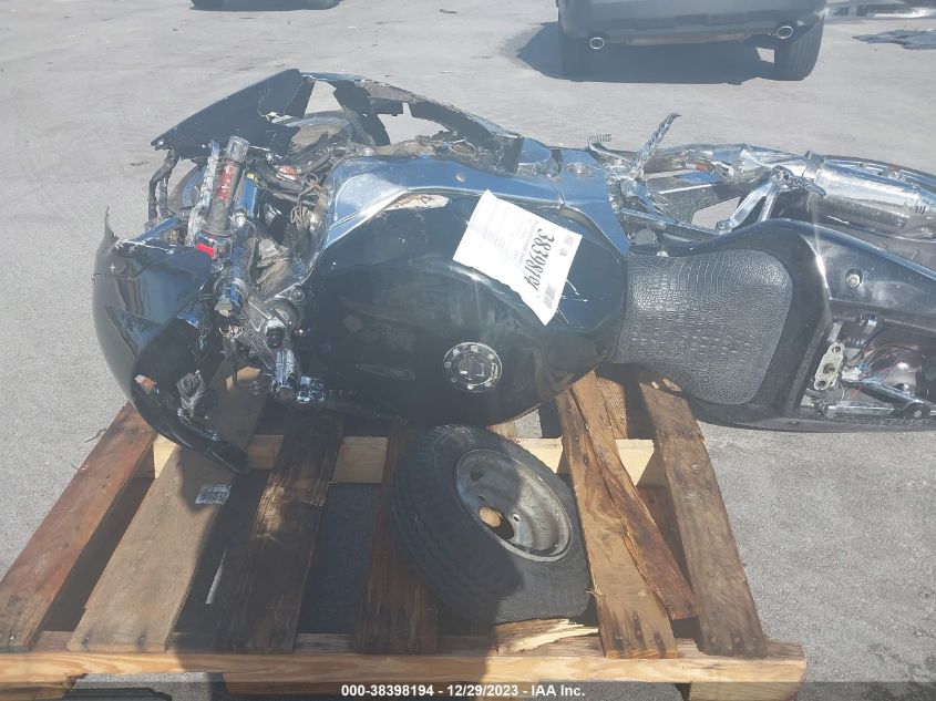 2001 SUZUKI GSX-R1000 JS1GT74A412106114