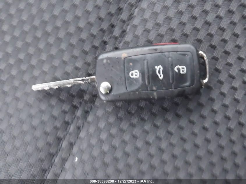 2014 VOLKSWAGEN JETTA 2.0L S - 3VW2K7AJ5EM208332