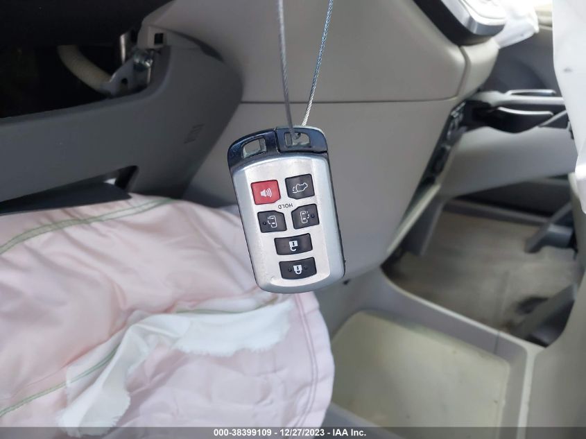 2015 TOYOTA SIENNA XLE 8 PASSENGER - 5TDYK3DC1FS682234