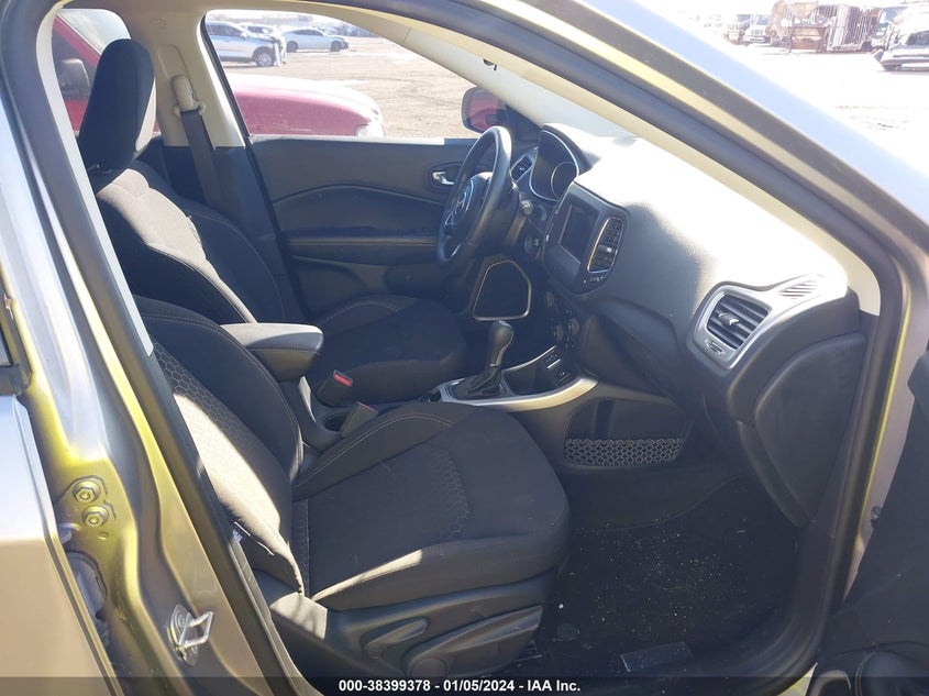 VIN 3C4NJCAB4JT254979 2018 JEEP COMPASS SPORT FWD