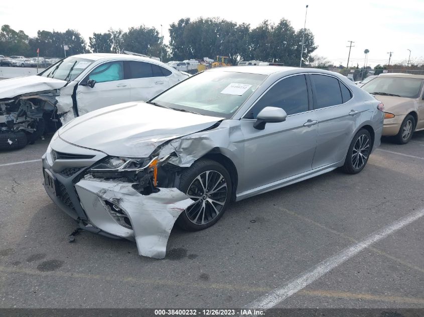 2018 TOYOTA CAMRY SE - 4T1B11HK2JU617164