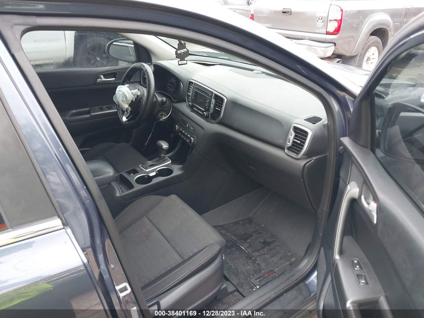 VIN KNDPM3AC8J7464465 2018 KIA SPORTAGE LX