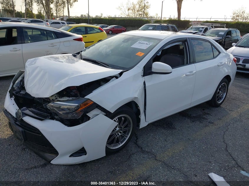 VIN 2T1BURHE1JC113335 2018 TOYOTA COROLLA LE