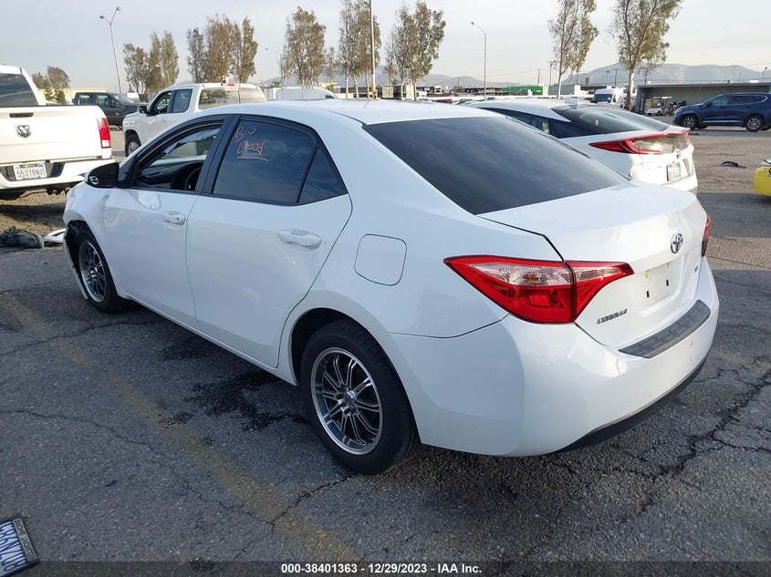 VIN 2T1BURHE1JC113335 2018 TOYOTA COROLLA LE
