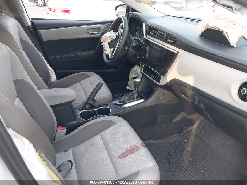 VIN 2T1BURHE1JC113335 2018 TOYOTA COROLLA LE