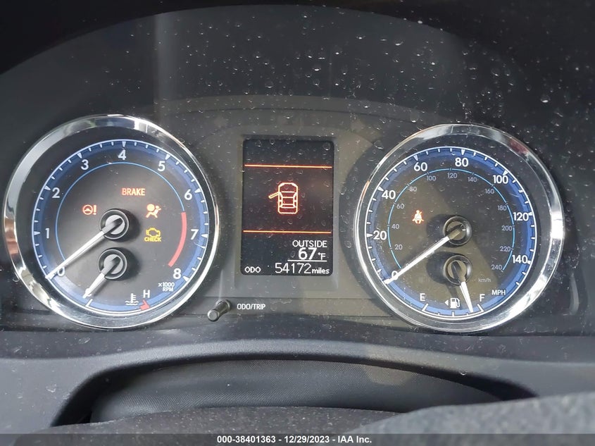 VIN 2T1BURHE1JC113335 2018 TOYOTA COROLLA LE