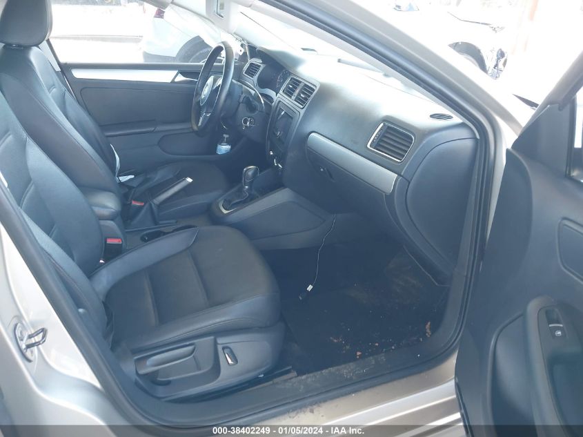 2013 VOLKSWAGEN JETTA 2.5L SE - 3VWDP7AJ1DM236203