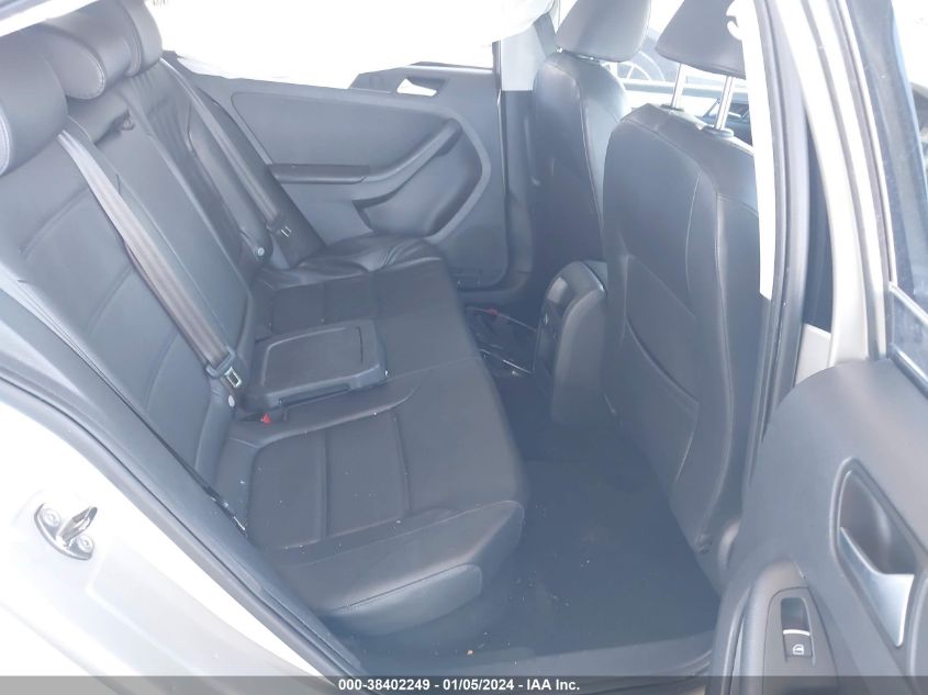 2013 VOLKSWAGEN JETTA 2.5L SE - 3VWDP7AJ1DM236203
