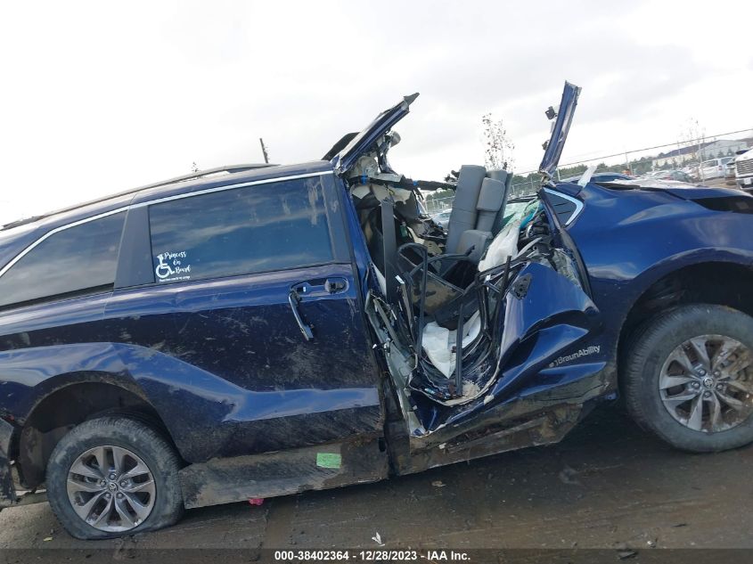 2022 TOYOTA SIENNA XLE - 5TDJRKEC5NS133169