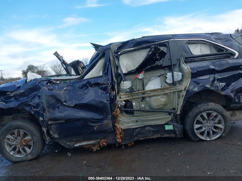 2022 TOYOTA SIENNA XLE - 5TDJRKEC5NS133169