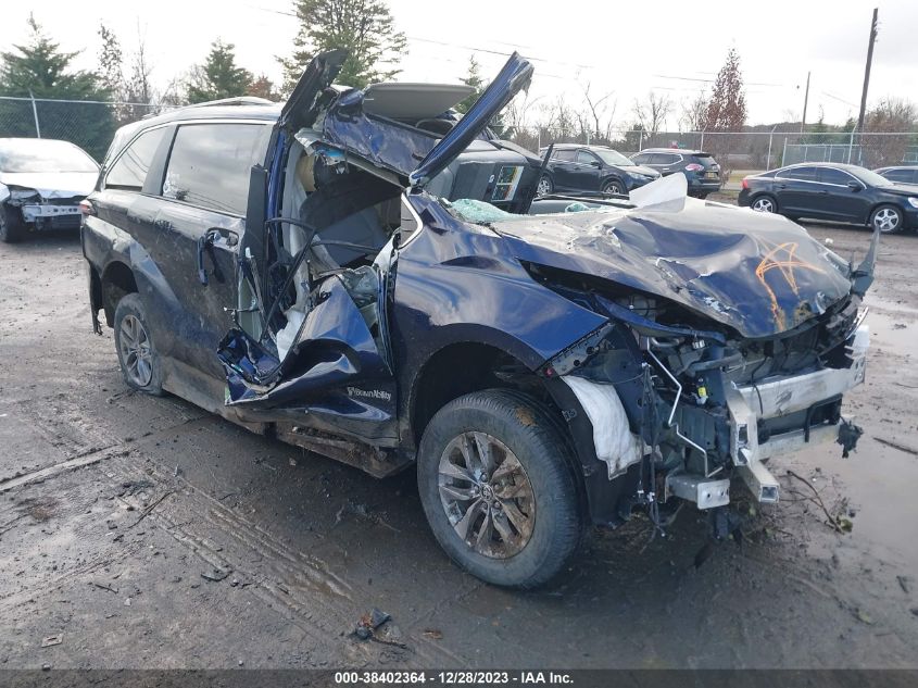 2022 TOYOTA SIENNA XLE - 5TDJRKEC5NS133169