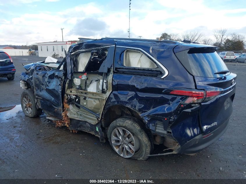 2022 TOYOTA SIENNA XLE - 5TDJRKEC5NS133169