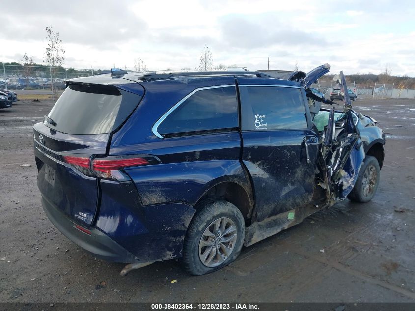 2022 TOYOTA SIENNA XLE - 5TDJRKEC5NS133169